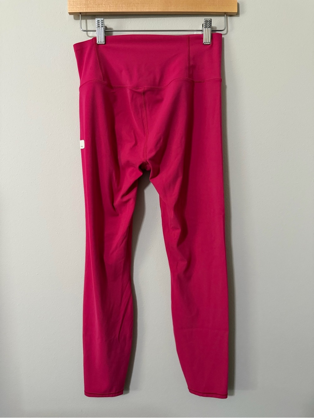 Vuori High Rise Leggings Fuchsia Pink Size Medium Athleisure Activewear - Picture 5 of 6